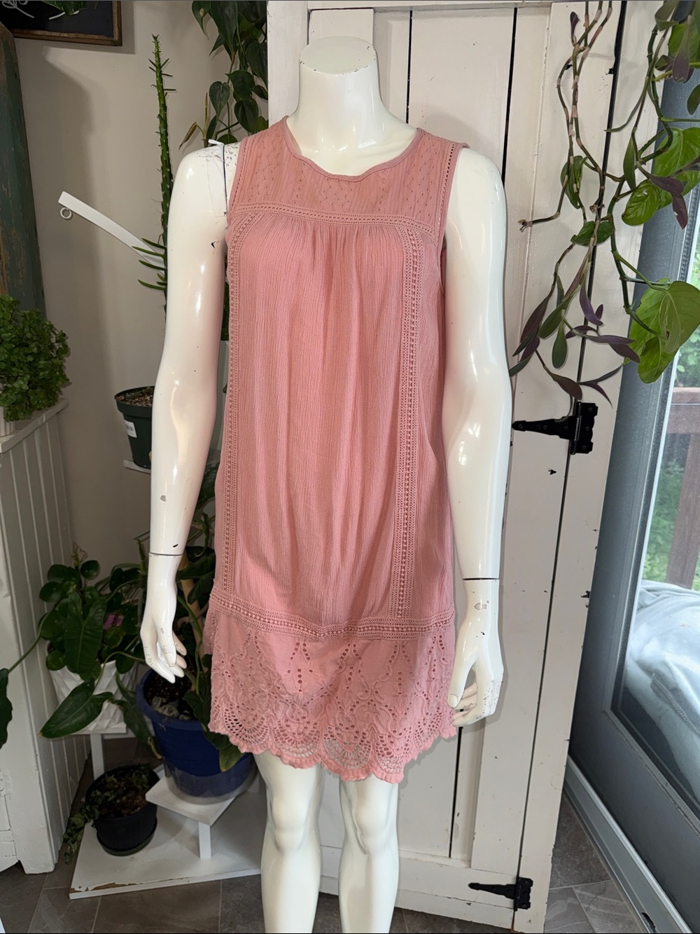 Knox Rose Sleeveless Blush Pink Crochet Hem Shift Dress Rayon small